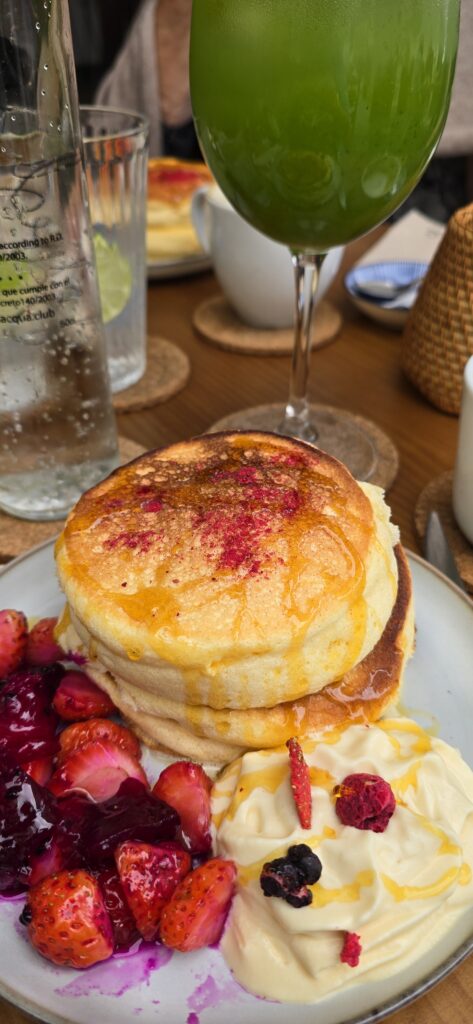 souffléartige Pfannkuchenkreation mit Beeren