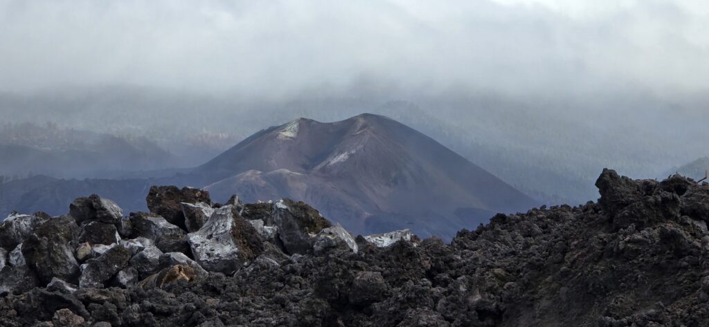 Lava und Erzeuger, der Vulkan