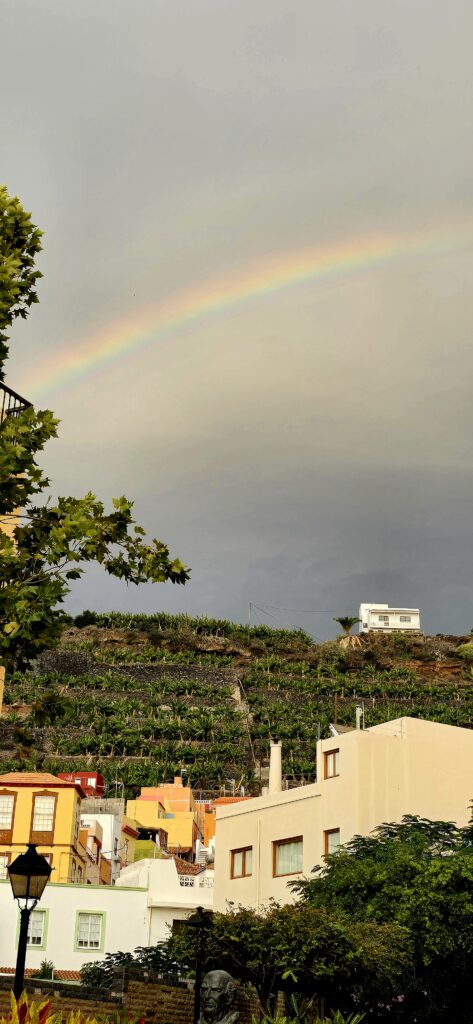 Regenbogen über meiner Wohngegend in Tazacorte