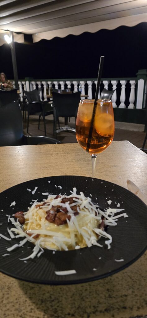 Spaghetti Carbonara und Aperol Spritz im La Locanda, Tazacorte