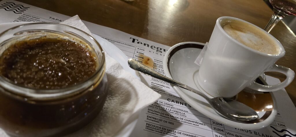 Zuckerschock-Nachtisch mit viel zu wenig Kaffee zum Verdünnen